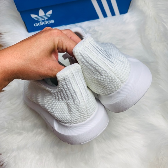Adidas Swift Run Triple White Shoes - Picture 5 of 8